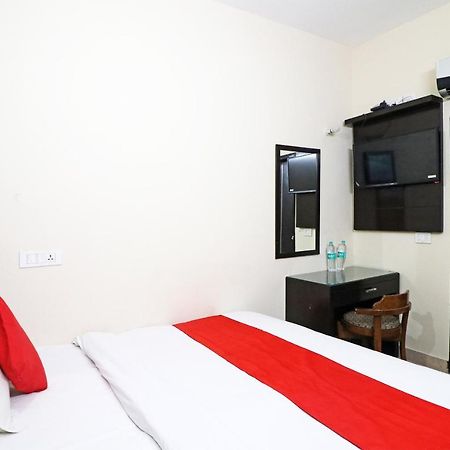 Hotel Westend Holiday Home 5 Mint From Nizamuddin Railway Station New Delhi Exterior foto