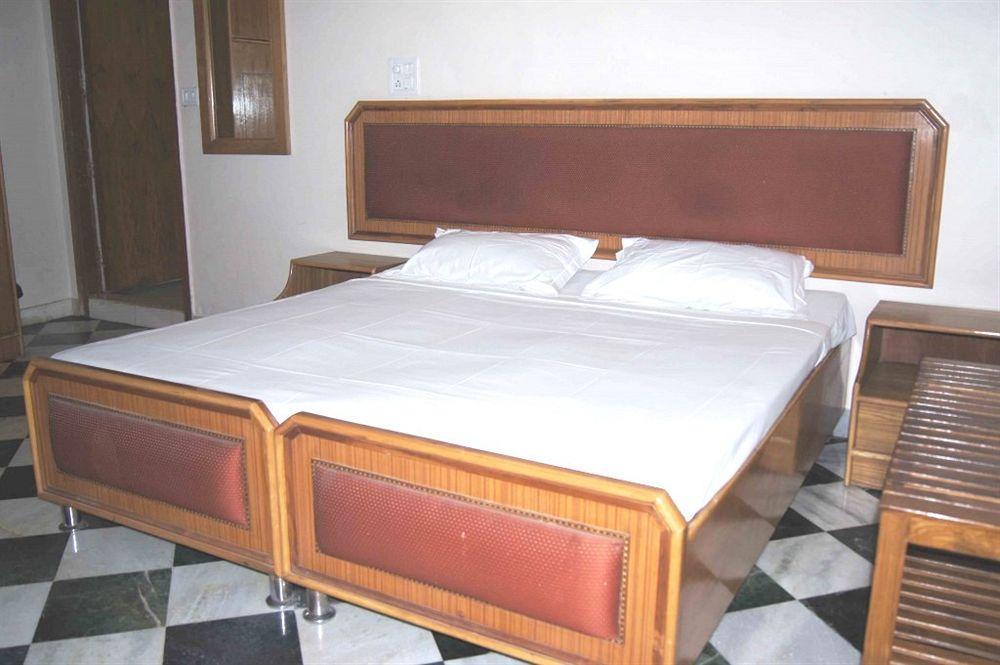 Hotel Westend Holiday Home 5 Mint From Nizamuddin Railway Station New Delhi Exterior foto
