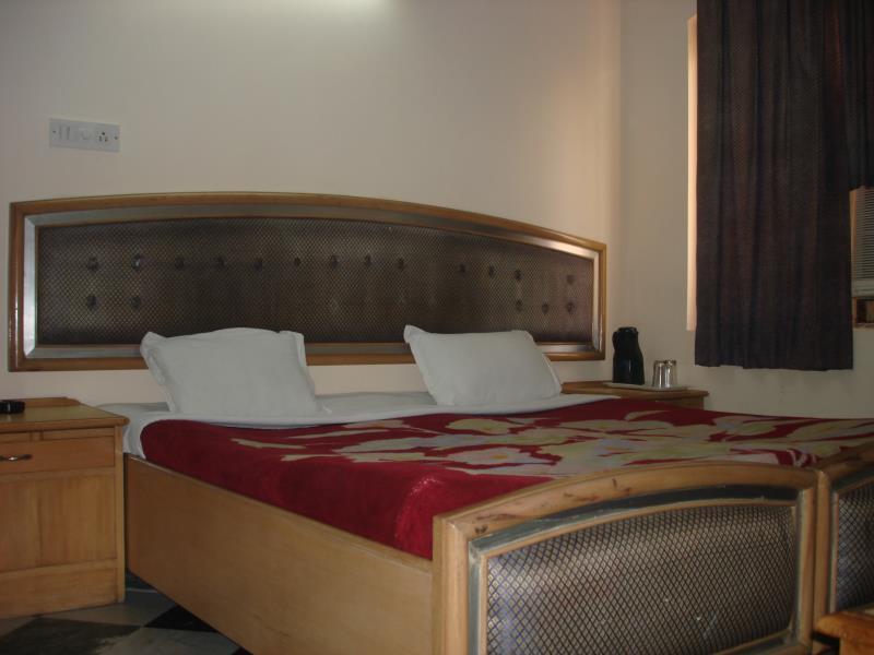 Hotel Westend Holiday Home 5 Mint From Nizamuddin Railway Station New Delhi Exterior foto